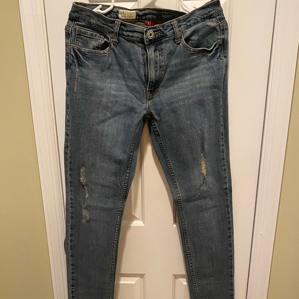 Junior Distressed Jean